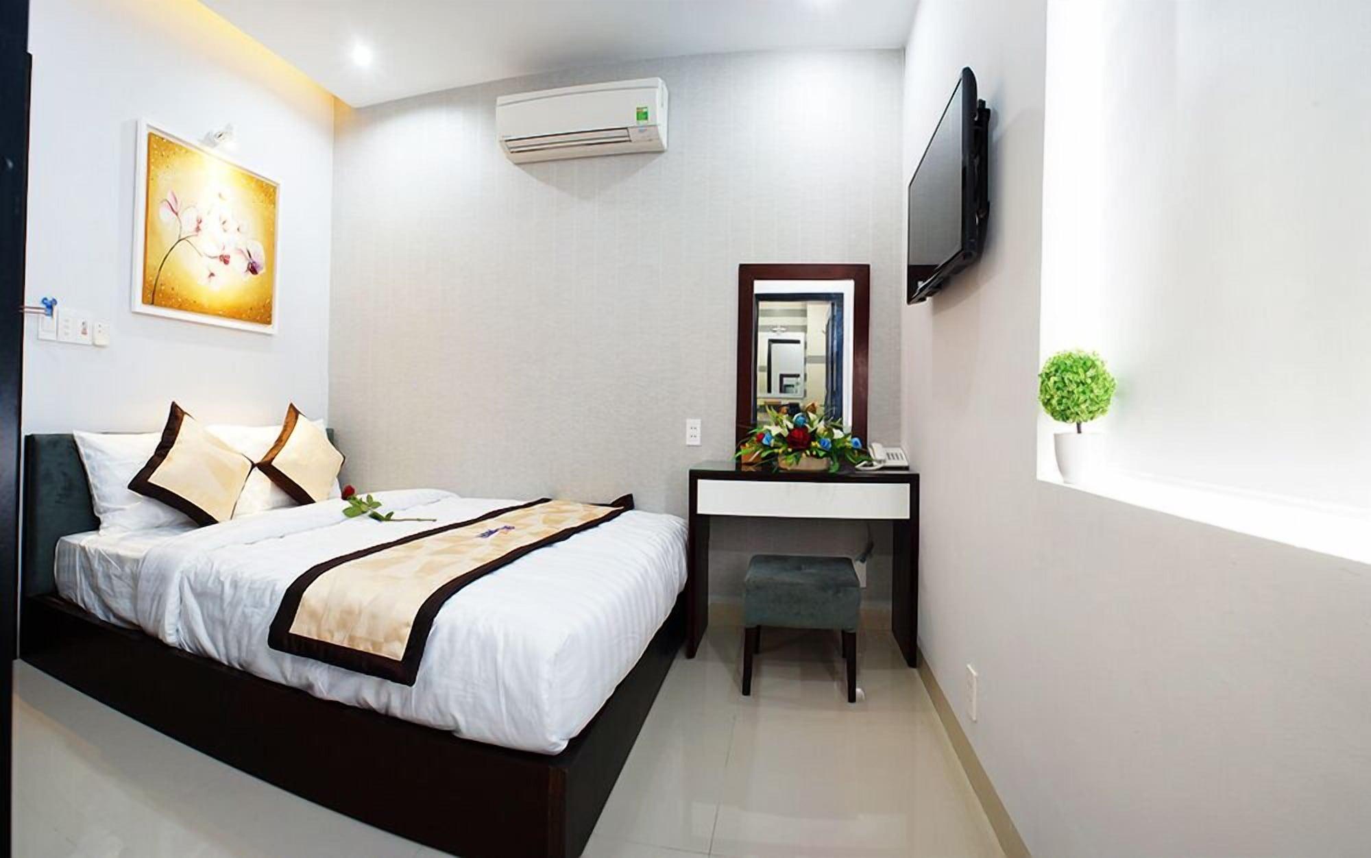 Hanoi Blue Hotel - The Water Front Дананг Экстерьер фото