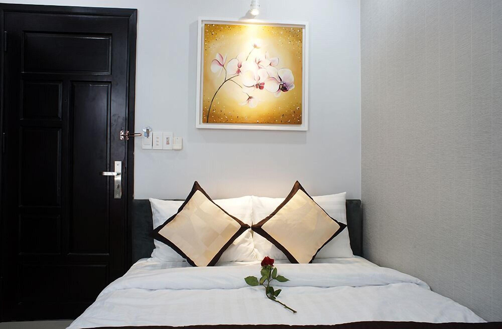 Hanoi Blue Hotel - The Water Front Дананг Экстерьер фото