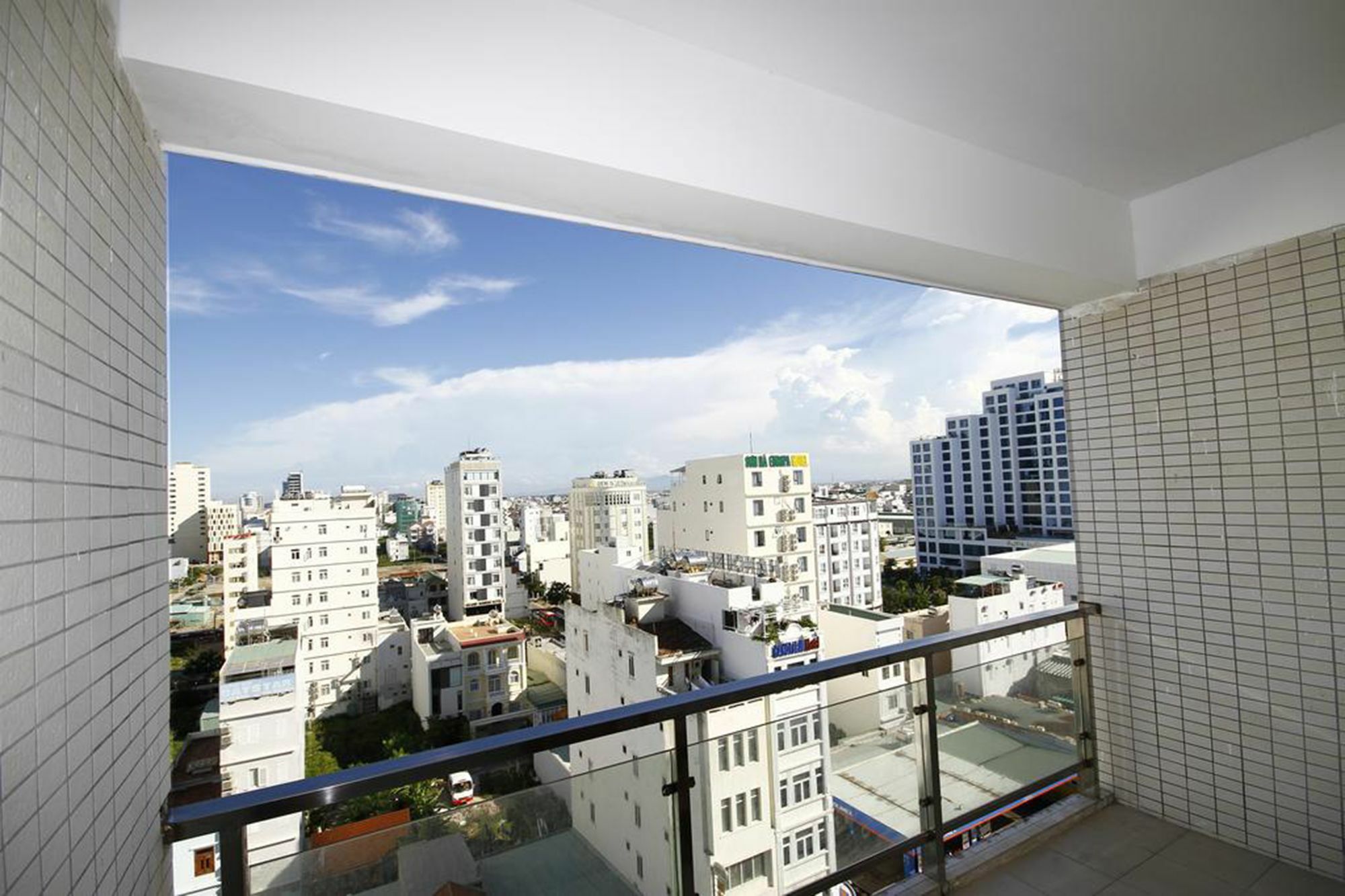 Hanoi Blue Hotel - The Water Front Дананг Экстерьер фото